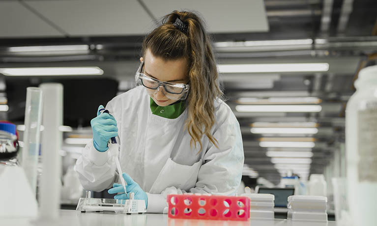 Student conducting an epxeriment in a lab