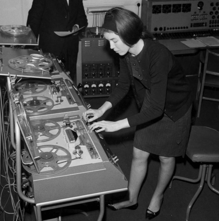 Delia Derbyshire in black and white