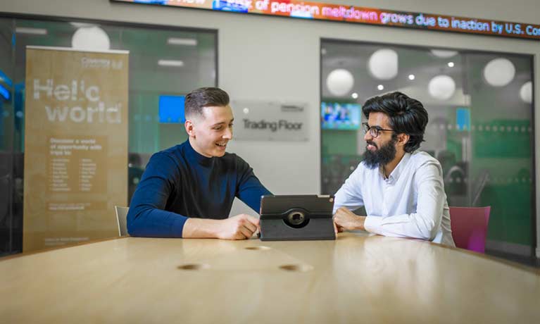 2 students sitting in a meeting room 