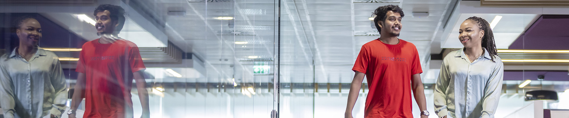 Mand and woman walking together in a univeersity building